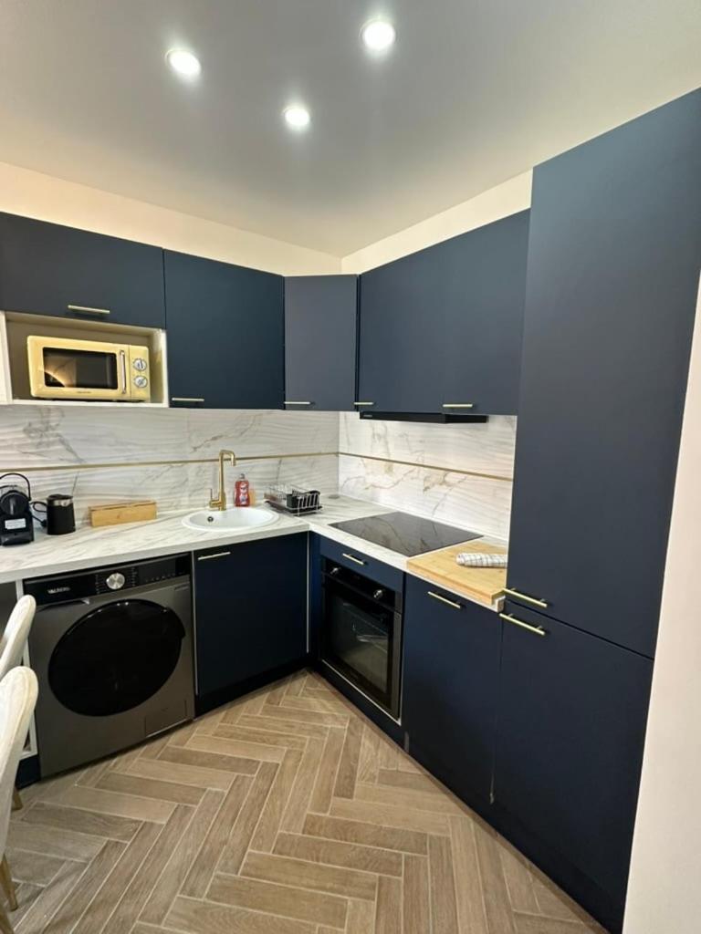 Apartment Moon - 41 *