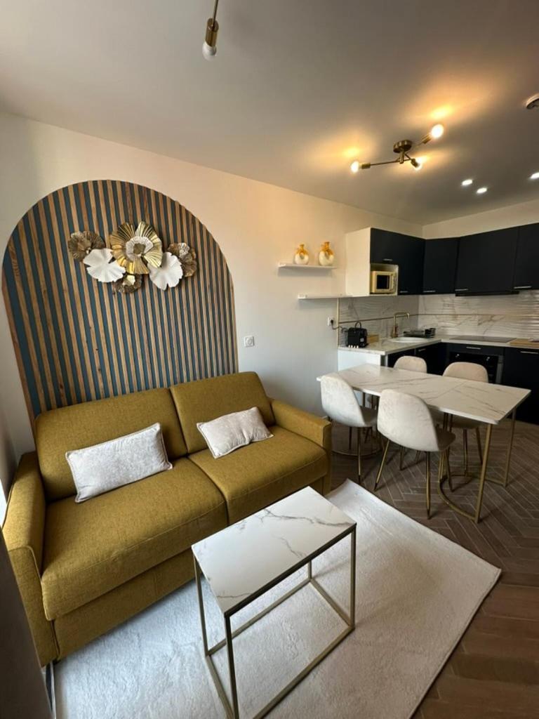 Apartment Moon - 41 Nizza